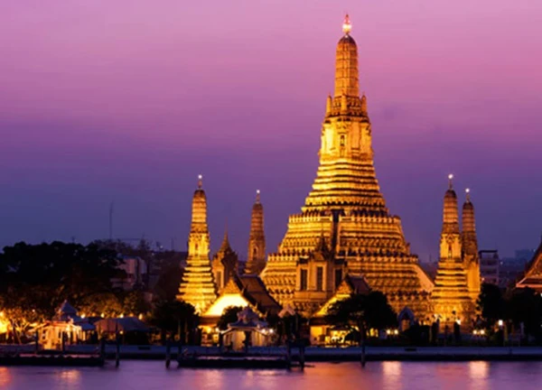 Sông nước Bangkok: Ngất ngây check-in Wat Arun huyền ảo