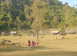 'Làng nguyên thủy' ở Tây Bắc không sóng điện thoại, không xe cơ giới, không điện