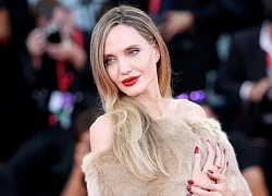 Angelina Jolie rơi nước mắt khi phim mới được tán thưởng nồng nhiệt