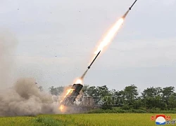 Nhà lãnh đạo Triều Tiên giám sát hoạt động thử nghiệm bệ phóng rocket đa nòng