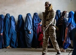 Taliban cấm phụ nữ cất tiếng nói ngoài đường phố