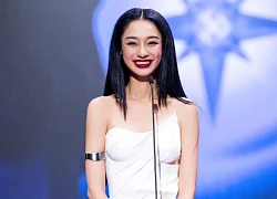 1 người đẹp Vbiz bị chỉ trích vì "nịnh" giám khảo Miss Universe Vietnam một cách thái quá