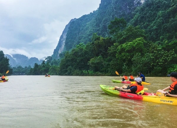 Du lịch mạo hiểm ở Lào với những trò thử thách người trẻ cực vui