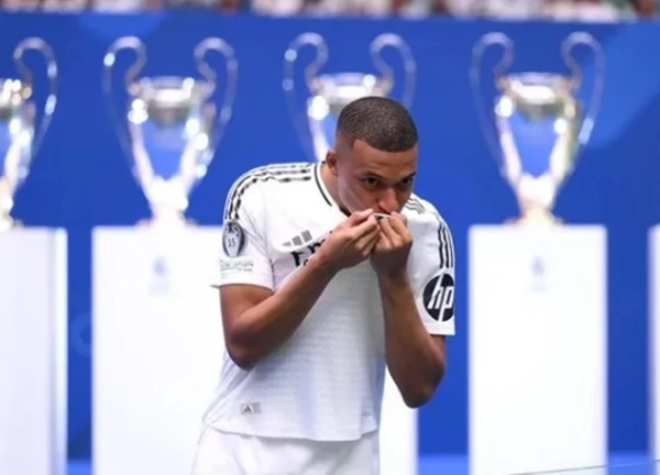 Mbappe lo sợ ngôi sao trẻ Guler lấy suất chơi ở Real