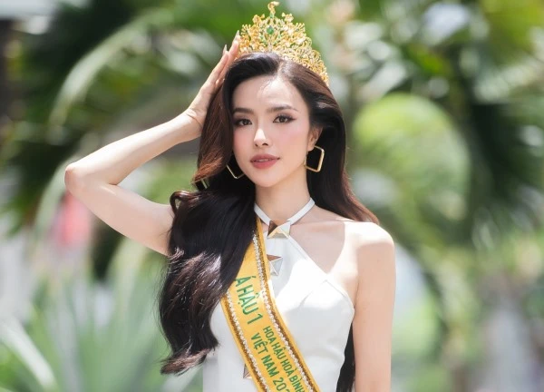 Á hậu Miss Grand Vietnam Hạnh Nguyên: Mẹ là giáo viên tiểu học, cha dạy ĐH Đồng Tháp