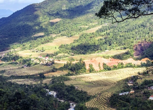 Bản người Dao trên dãy Phiêng Chè, Bình Liêu (Quảng Ninh)