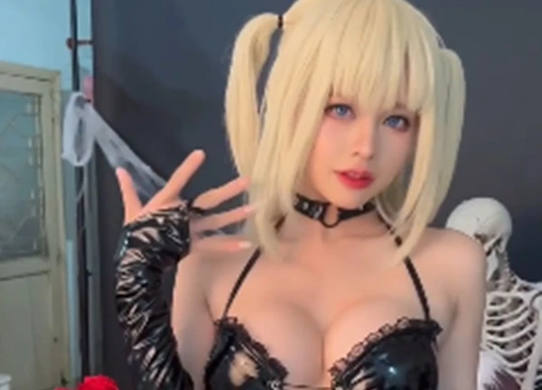 'Đứng hình' khi ngắm body của cosplayer nóng bỏng nhất Việt Nam