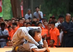 Kinh ngạc bé gái 9 tuổi có kỹ năng kungfu điêu luyện như võ sư