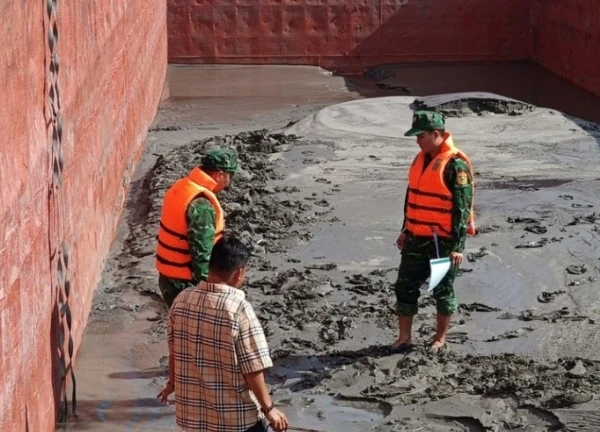 Liên tiếp phát hiện, xử lý phương tiện vận chuyển cát trái phép