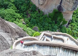 Độc đáo tu viện Meteora 'lơ lửng' trên núi tại Hy Lạp