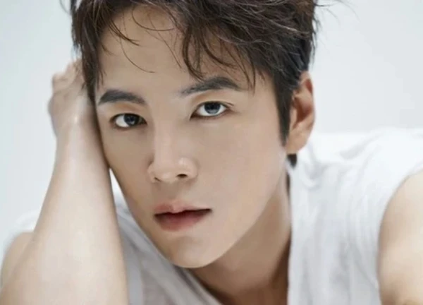 "Hoàng tử châu Á" Jang Geun Suk mắc ung thư, phải phẫu thuật