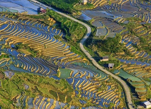 Mùa nước đổ, Y Tý thành tấm gương khổng lồ phản chiếu mây trời