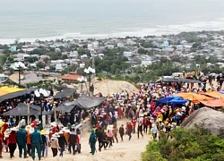 Hàng vạn người kéo nhau lên núi chiêm ngưỡng tượng Phật ngồi cao nhất Đông Nam Á