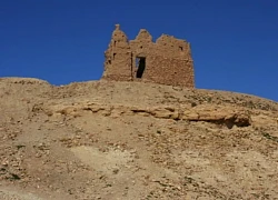 Mặt trời tỏa nắng trên làng At-Ben-Haddou