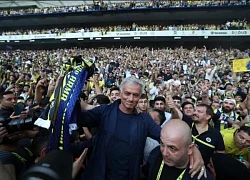 Mourinho chứng kiến cảnh tượng kinh hoàng ở Fenerbahce