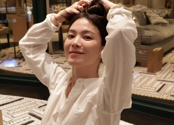 Song Hye Kyo yêu thích "người lớn tuổi tốt bụng"