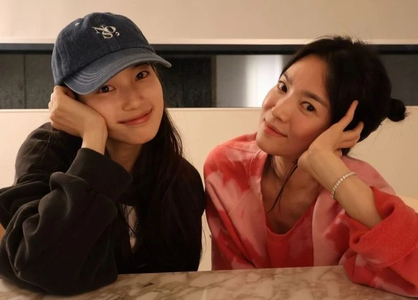 5 cặp bạn thân có phong cách giống nhau như chị em ruột: Song Hye Kyo - Suzy được gọi tên