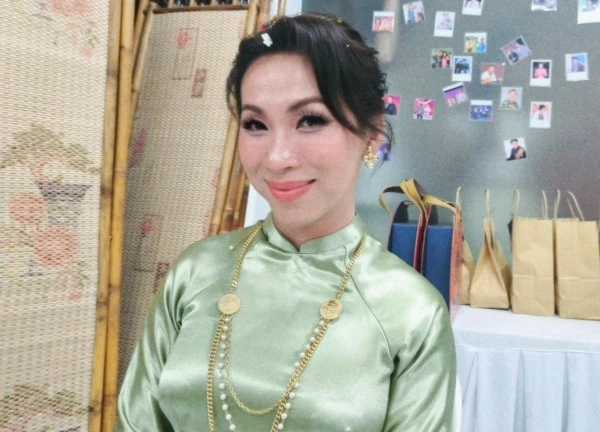 'Bà bầu' Lộ Lộ: Nghệ sĩ lô tô cũng được đại gia theo đuổi