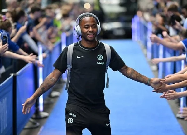 HLV Enzo Maresca nói sự thật phũ phàng khi loại bỏ Sterling khỏi đội hình Chelsea