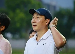 HLV Kim Sang-sik thiệt thòi hơn đồng nghiệp ở tuyển Nga, Thái Lan