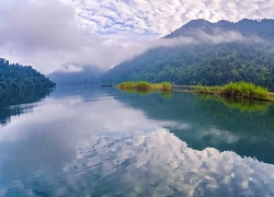 Hồ Ba Bể - viên ngọc xanh giữa núi rừng