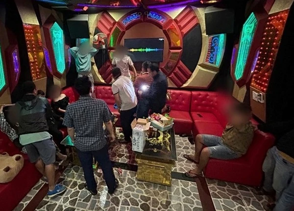 Khởi tố nhóm thanh niên tổ chức sử dụng ma túy trong quán karaoke