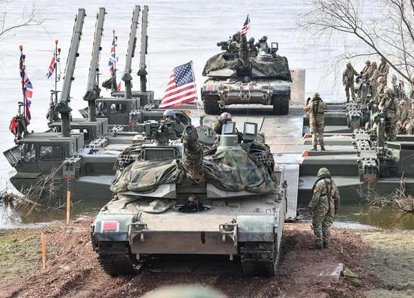 NATO dự định triển khai lữ đoàn thiết giáp gần Nga