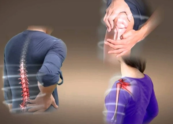 Nguy cơ thoái hóa đốt sống cổ vì sử dụng điện thoại, máy tính thời gian dài