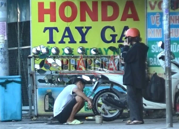 Nhiều người tức tưởi vì bị phá xe lấy tiền trên quốc lộ