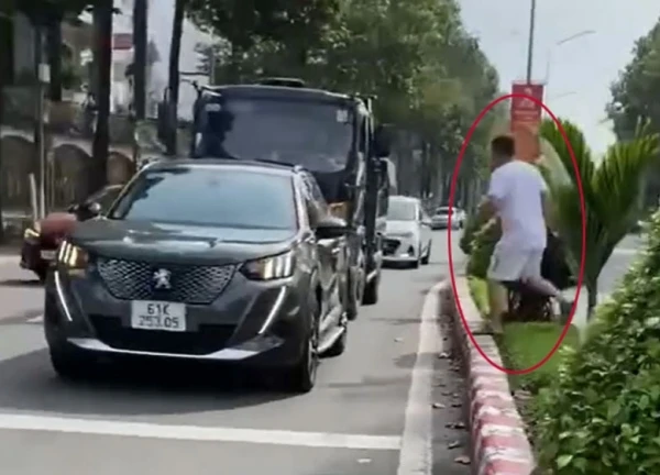 Vụ dừng xe giữa đường đi mua đồ ở Bình Dương: Đã xác định được chủ xe