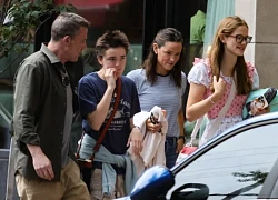 "Nhanh như thổi" Suri Cruise cùng loạt nhóc tì nay đã lên đại học, "ông sao bà sao Hollywood" háo hức đưa con nhập học