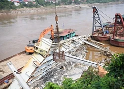 Video: 15 người nhái tinh nhuệ nhất tìm kiếm nạn nhân vụ sập cầu Phong Châu