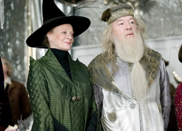 "Giáo sư McGonagall" và "Thầy Dumbledore" của Harry Potter đều mất cùng 1 ngày