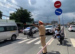 Hàng ngàn người đổ về Đại Nam, CSGT phần luồng cách xa 15km