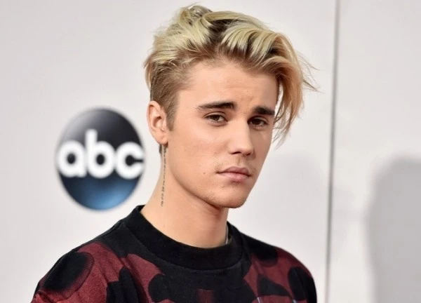 Justin Bieber đã từng ẩn ý kêu cứu?