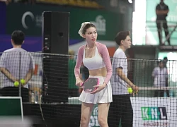 Nữ nhân có visual đỉnh nhất sân pickleball: Ngoài đời là "bánh bèo" có đôi chân 1m11 quá nuột