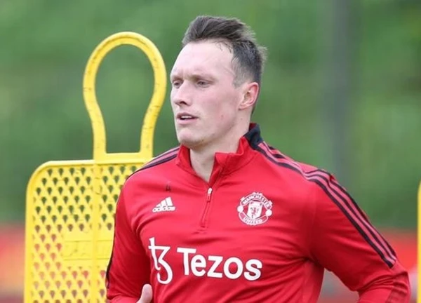 Phil Jones kể chuyện bị sỉ nhục ở MU