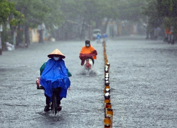 Bão suy yếu thành áp thấp nhiệt đới, miền Bắc vẫn mưa to nhiều nơi