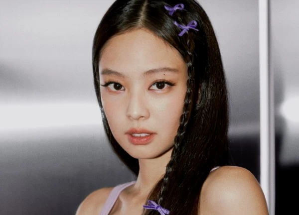 Sao Kpop 8/9: Công ty quản lý làm rõ tin đồn về bố ruột Jennie (BlackPink)