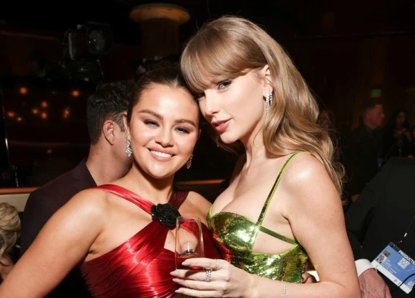 Selena Gomez nghỉ chơi với Taylor Swift?