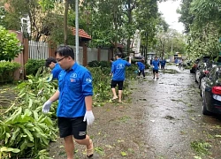 Thanh niên tình nguyện tham gia khắc phục hậu quả bão Yagi