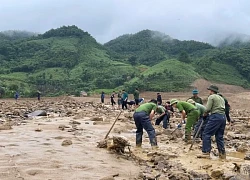 Quặn lòng tìm kiếm người mất tích vụ lở núi kinh hoàng ở Làng Nủ, Lào Cai