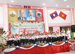 Tưng bừng ngày hội khai trường của thầy trò trường song ngữ Lào - Việt Nam Nguyễn Du