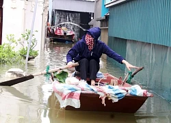 Cảnh ăn ngủ trên thuyền ở vùng ngập lụt Ninh Bình