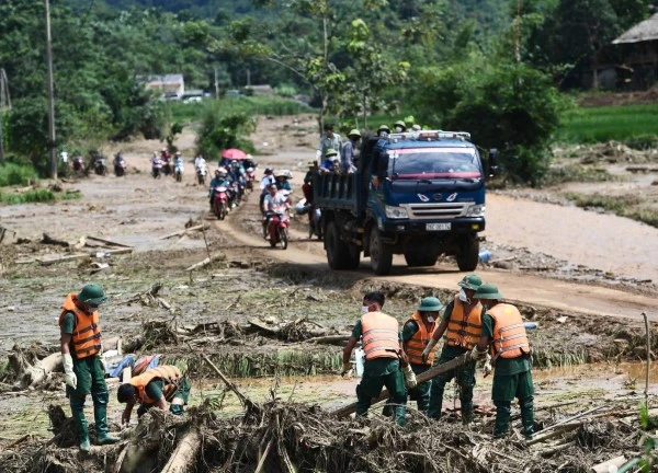 'Đội tìm kiếm' đặc biệt giúp phát hiện ra 2 điểm có nạn nhân vùi lấp ở Làng Nủ