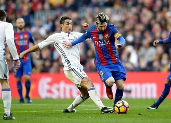 Kỳ lạ sao Real Madrid bị ép chọn Ronaldo hay hơn Messi