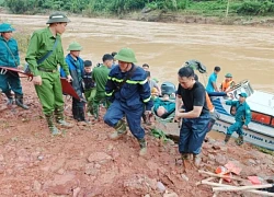 Tìm thấy 10 thi thể, còn 8 người mất tích trong vụ sạt lở ở Nậm Lúc