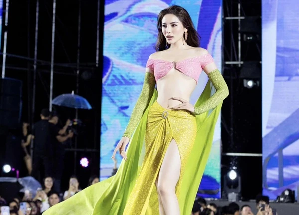 Loạt đầm khoe 'body vạn người mê' của Miss Universe Vietnam Nguyễn Cao Kỳ Duyên