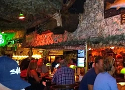 Nổ bên ngoài quán bar ở Cologne (Đức) khiến một tòa nhà hư hại