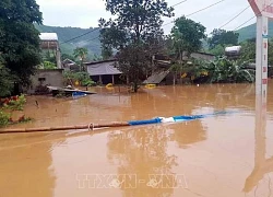 Hàng trăm nhà dân ở huyện miền núi Quảng Bình ngập sâu do mưa lớn